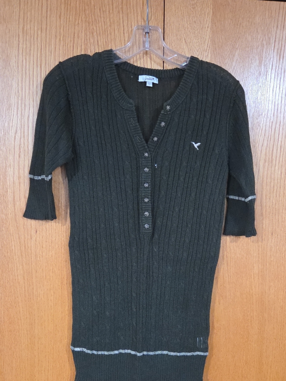 Grane Olive Green V-Neck Ribbed Pullover